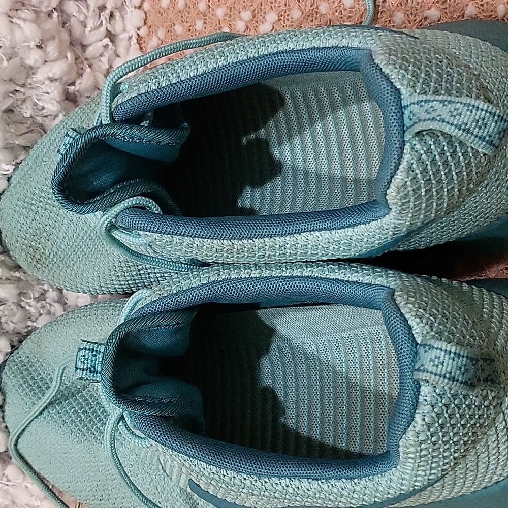 Nike Roshe Sneakers - Picture 10 of 12